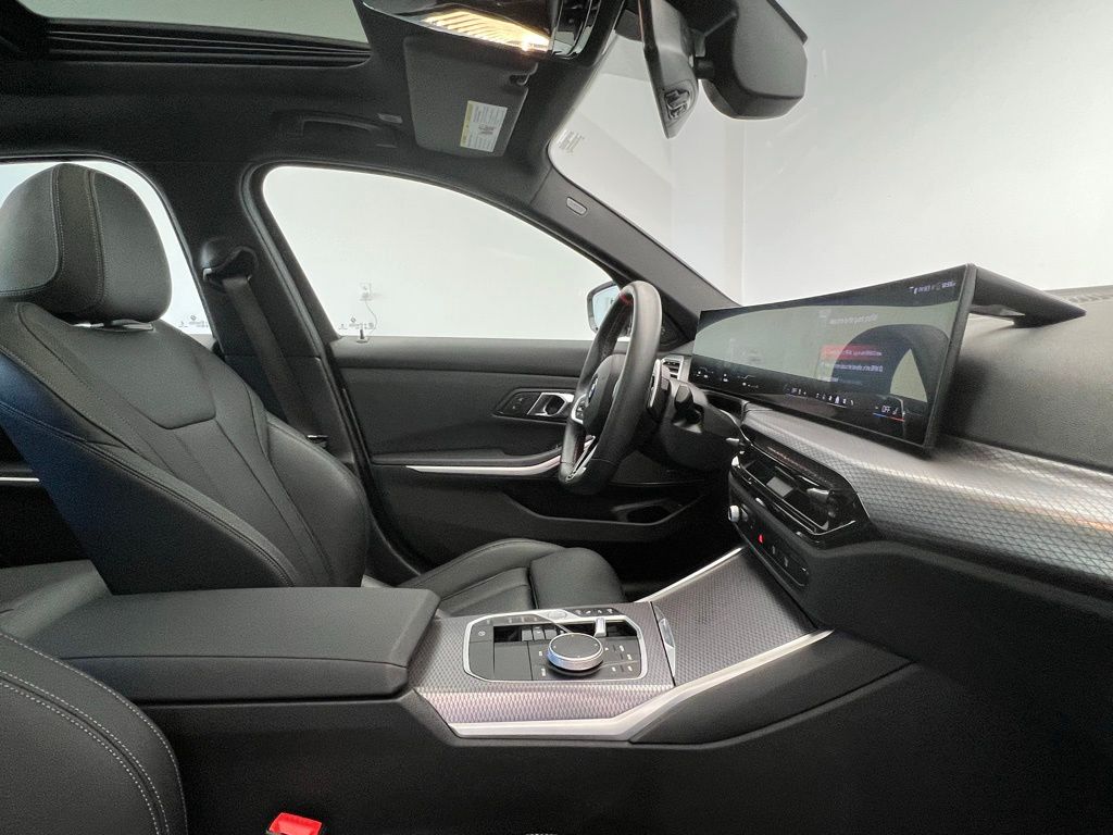 Thumbnail: 2025 BMW 3 Series - 6