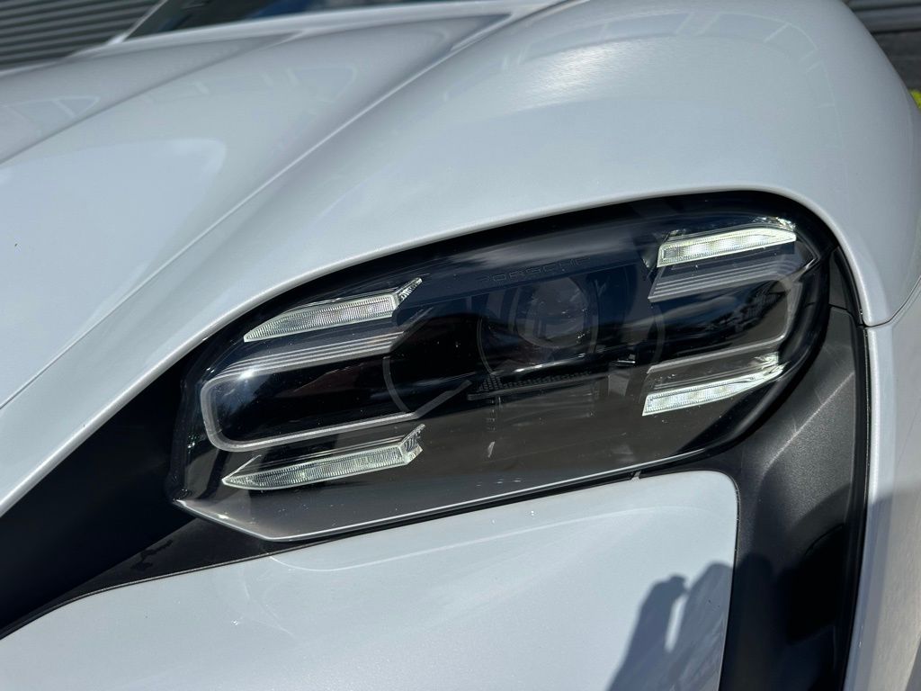 Thumbnail: 2022 Porsche Taycan - 13