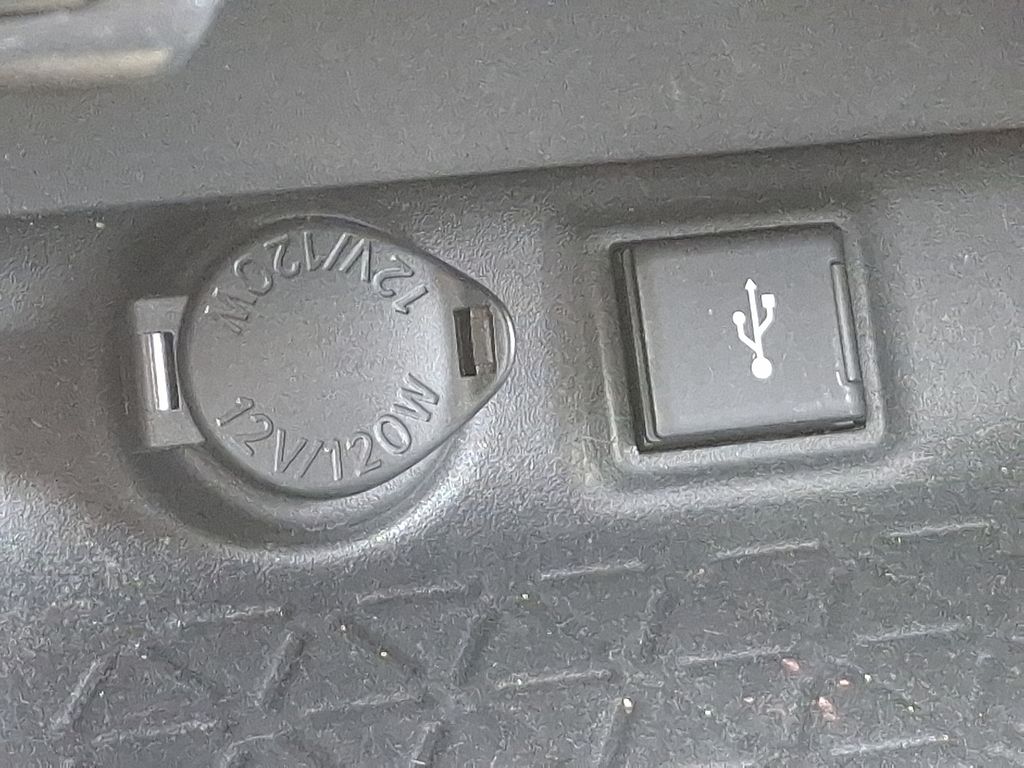 2021 Toyota RAV4 XLE 26