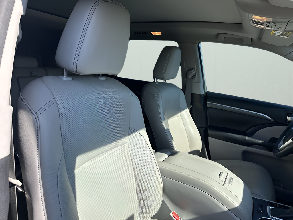 Used Car 2018 Toyota Highlander  For Sale Under $30,000 In Austin, Texas