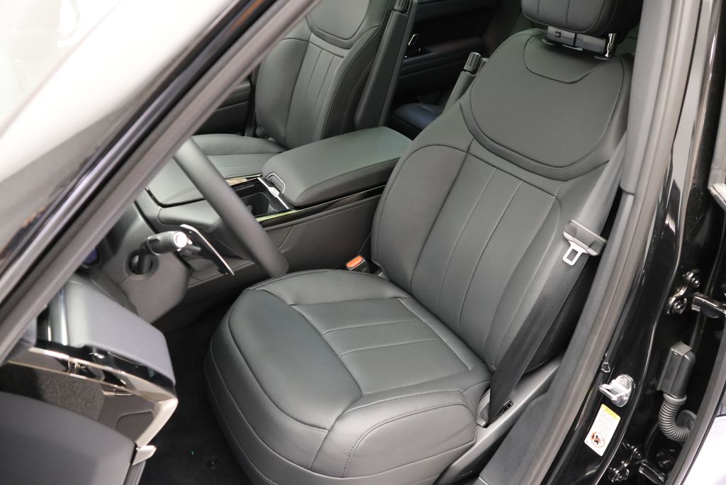 Thumbnail: 2026 Land Rover Range Rover Sport - 30