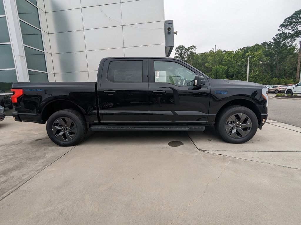 2025 Ford F-150 Lightning Flash