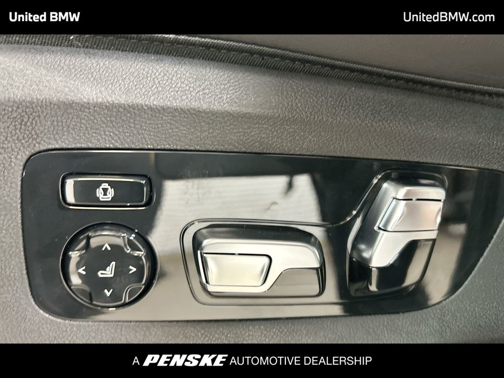 Thumbnail: 2026 BMW X7 - 12
