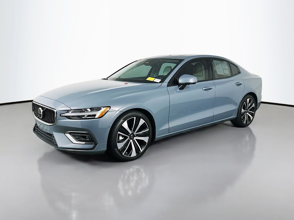 Used 2023 Blue Volvo Ultimate image 3