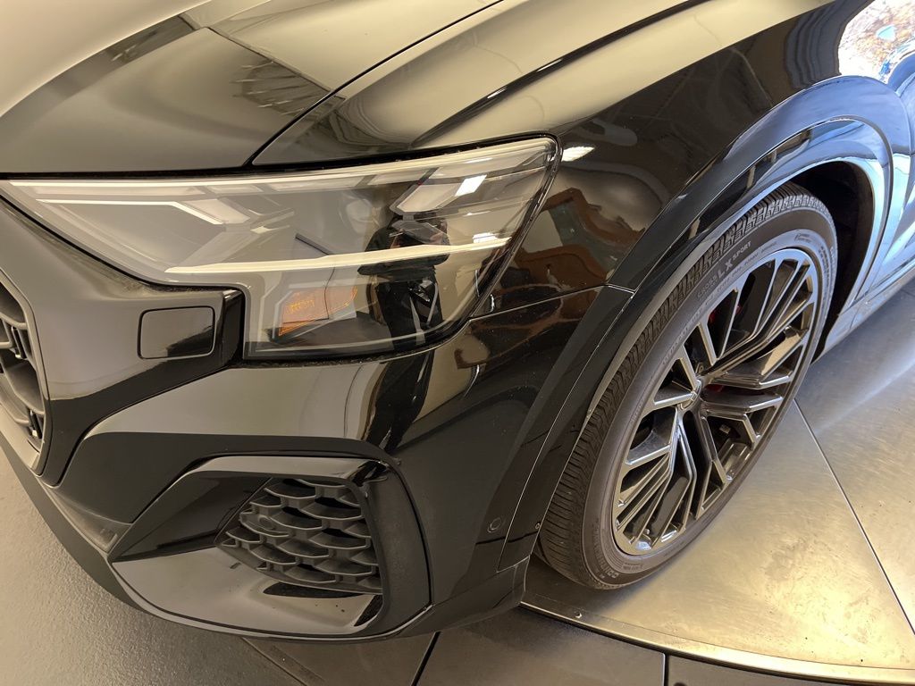 Thumbnail: 2024 Audi SQ8 - 9