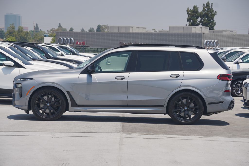 2025 BMW X7 M60i 4