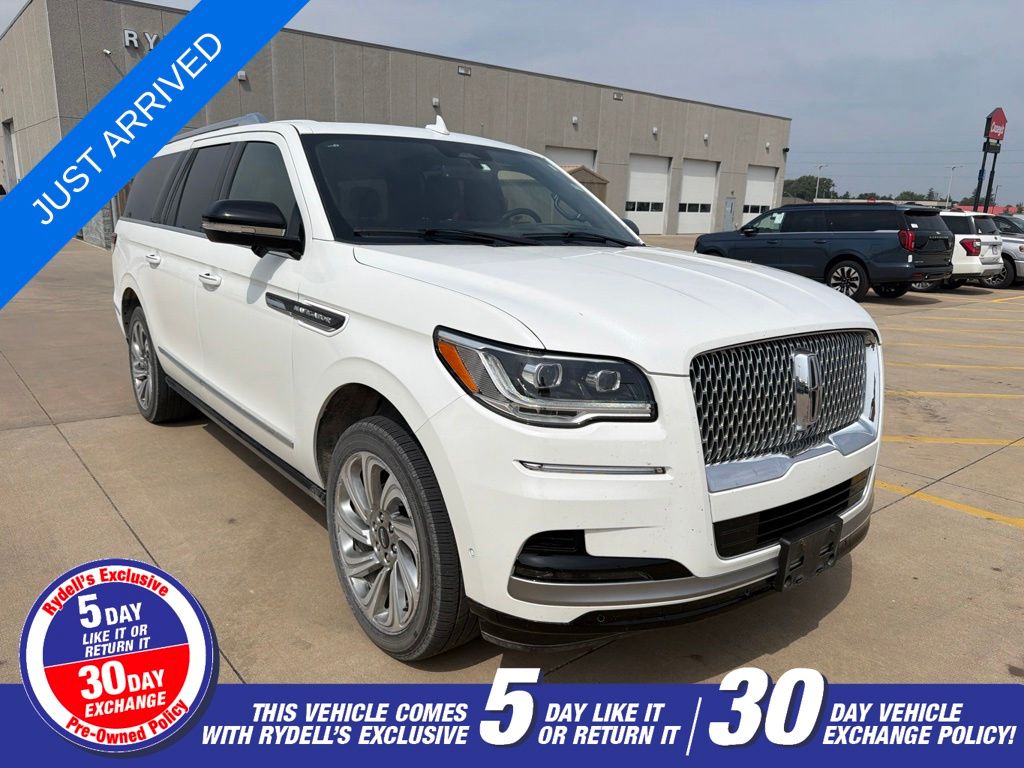White Metallic 2024 Lincoln Navigator SUV / Crossover Four-Wheel Drive Automatic