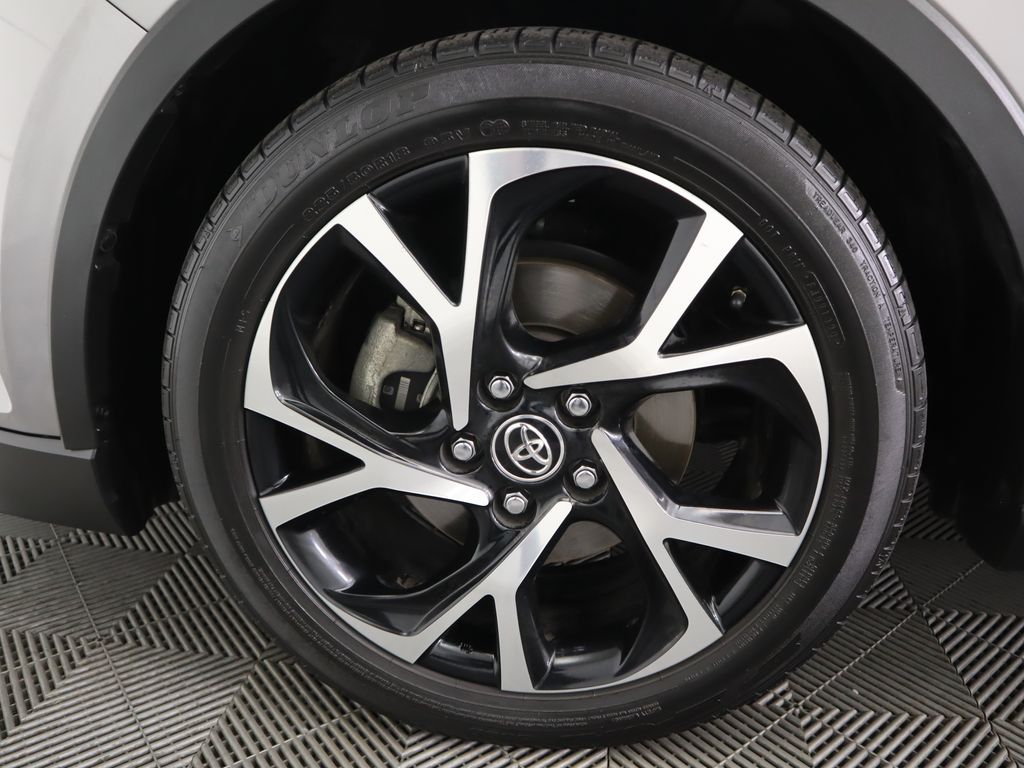 2018 Toyota C-HR XLE 30