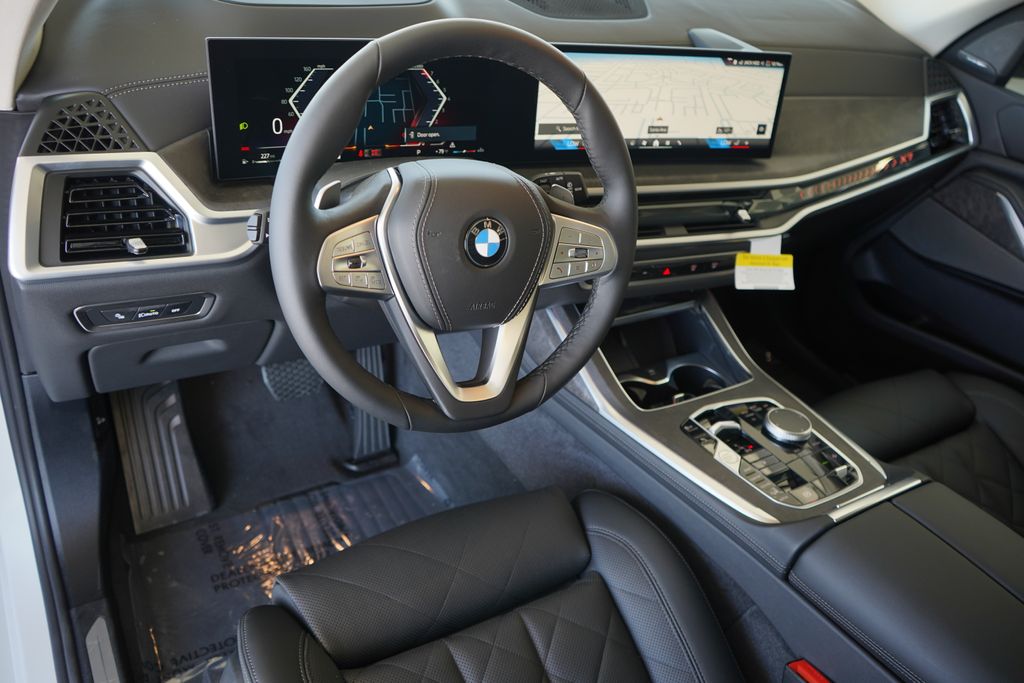 Thumbnail: 2026 BMW X7 - 13