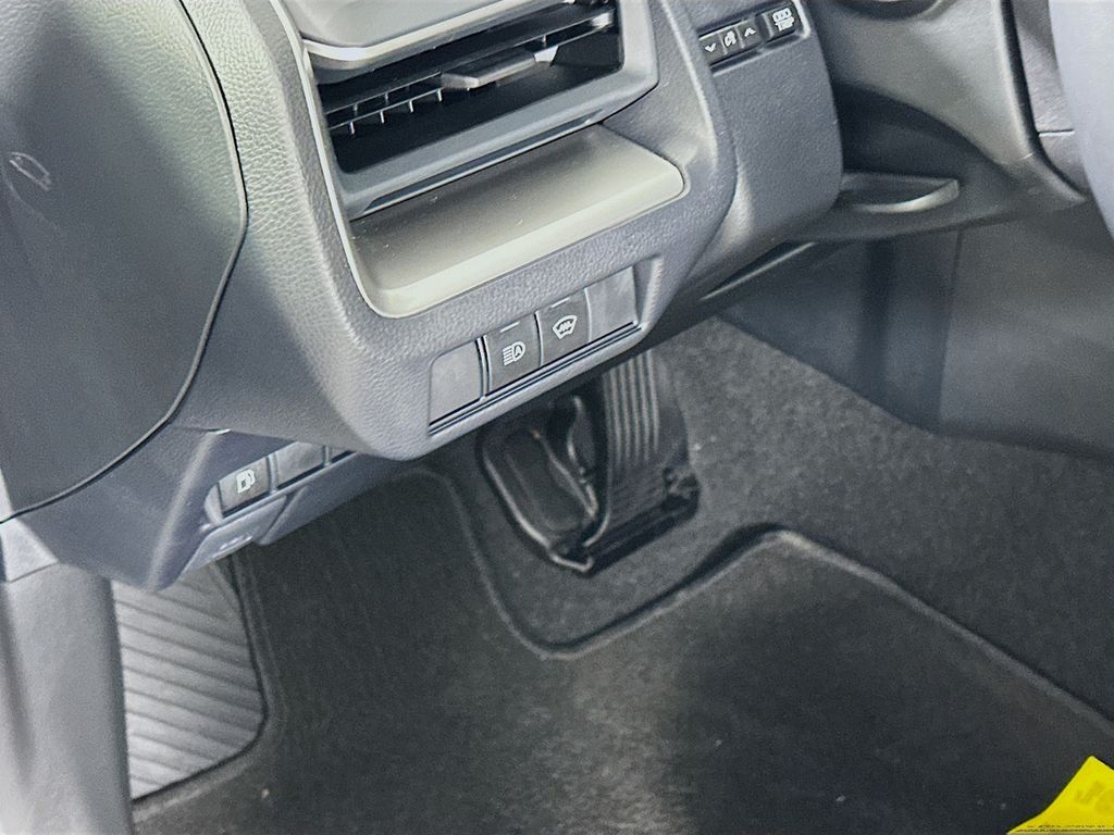 Thumbnail: 2024 Toyota Prius - 10