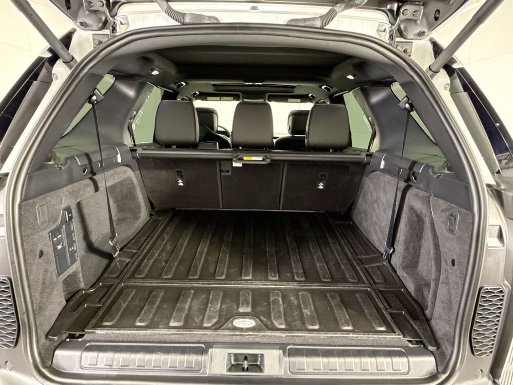 Thumbnail: 2025 Land Rover Discovery - 27