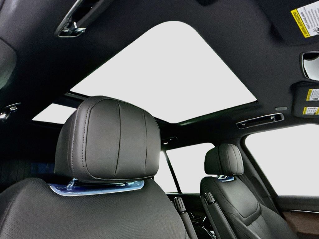 Thumbnail: 2026 Land Rover Range Rover - 19