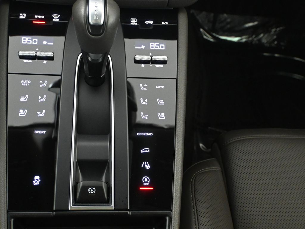 Thumbnail: 2024 Porsche Macan - 26