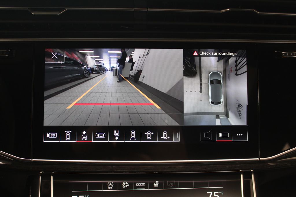 Thumbnail: 2026 Audi Q8 - 22