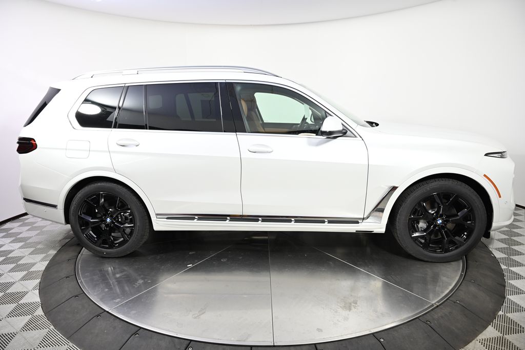 Thumbnail: 2026 BMW X7 - 6