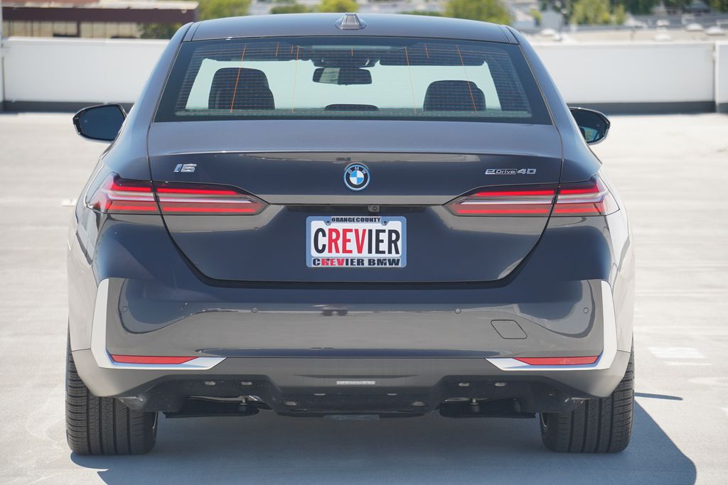 Thumbnail: 2026 BMW i5 - 6