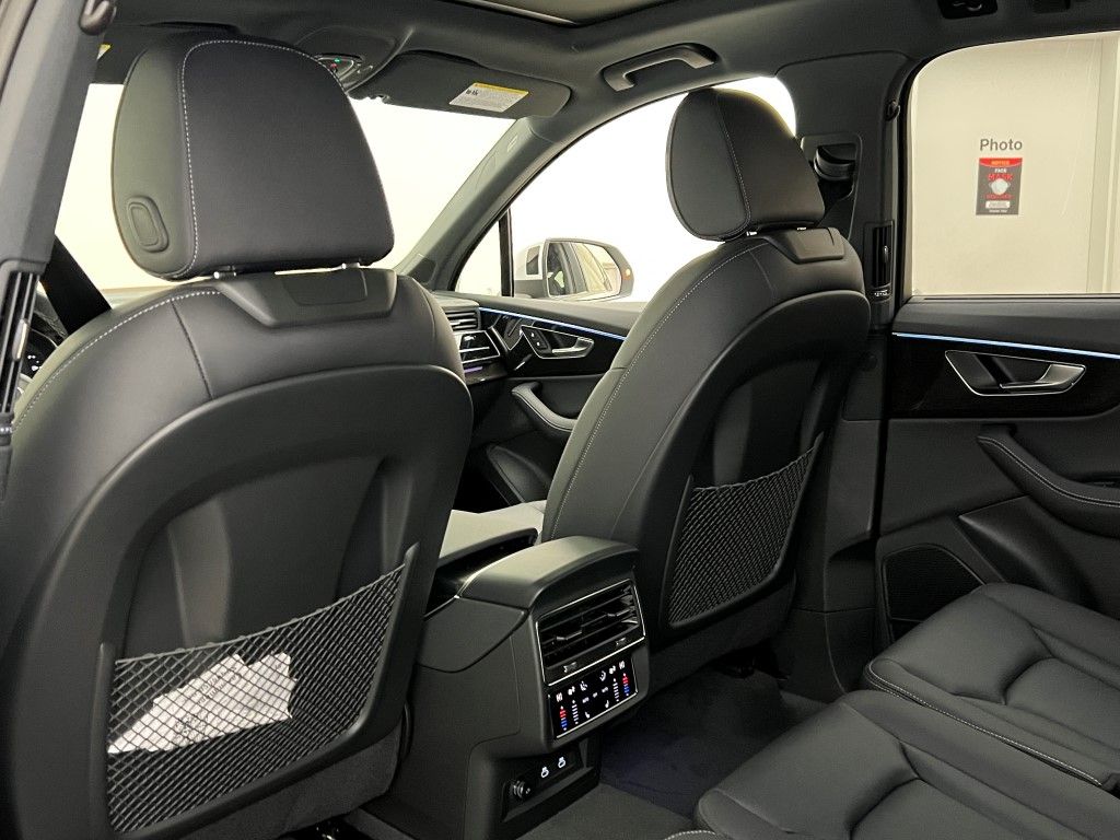 Thumbnail: 2026 Audi Q7 - 26