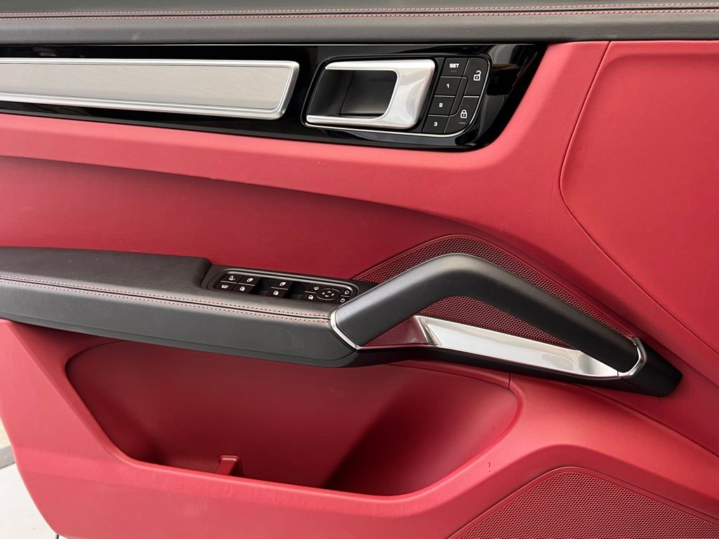 Thumbnail: 2023 Porsche Cayenne - 19