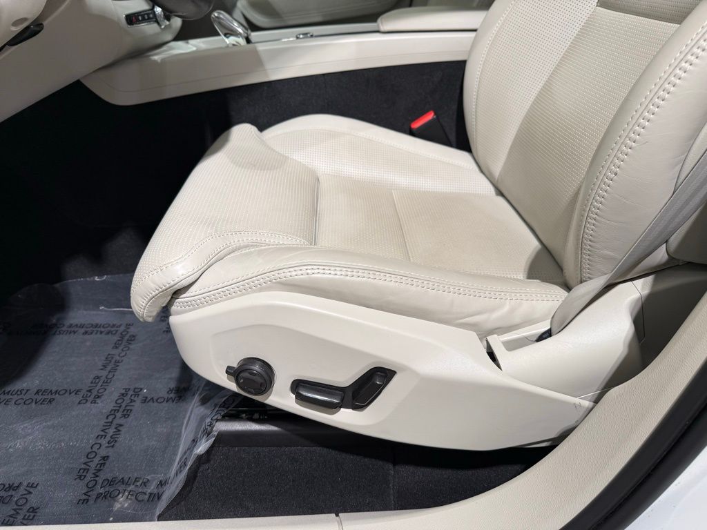 Thumbnail: 2022 Volvo XC60 - 14