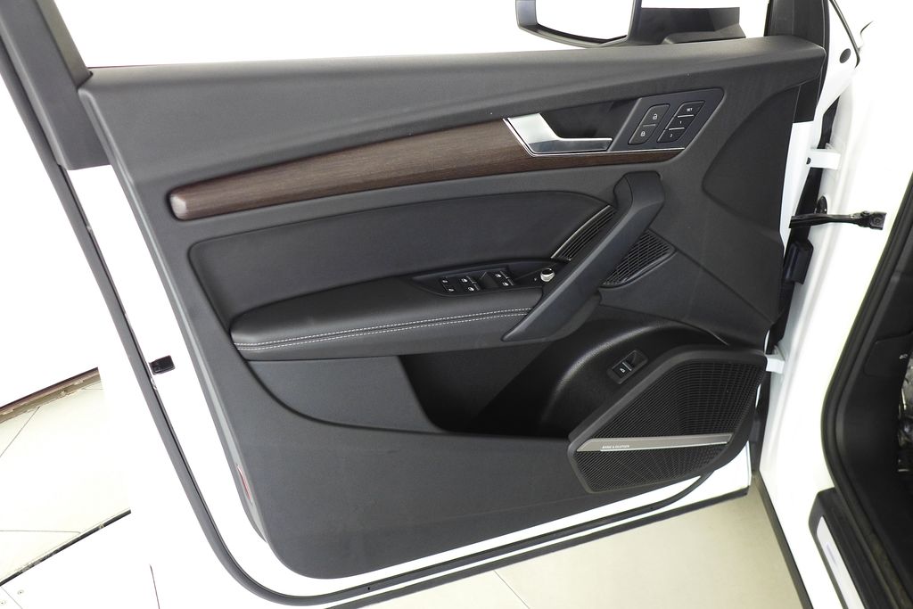 Thumbnail: 2023 Audi Q5 - 11