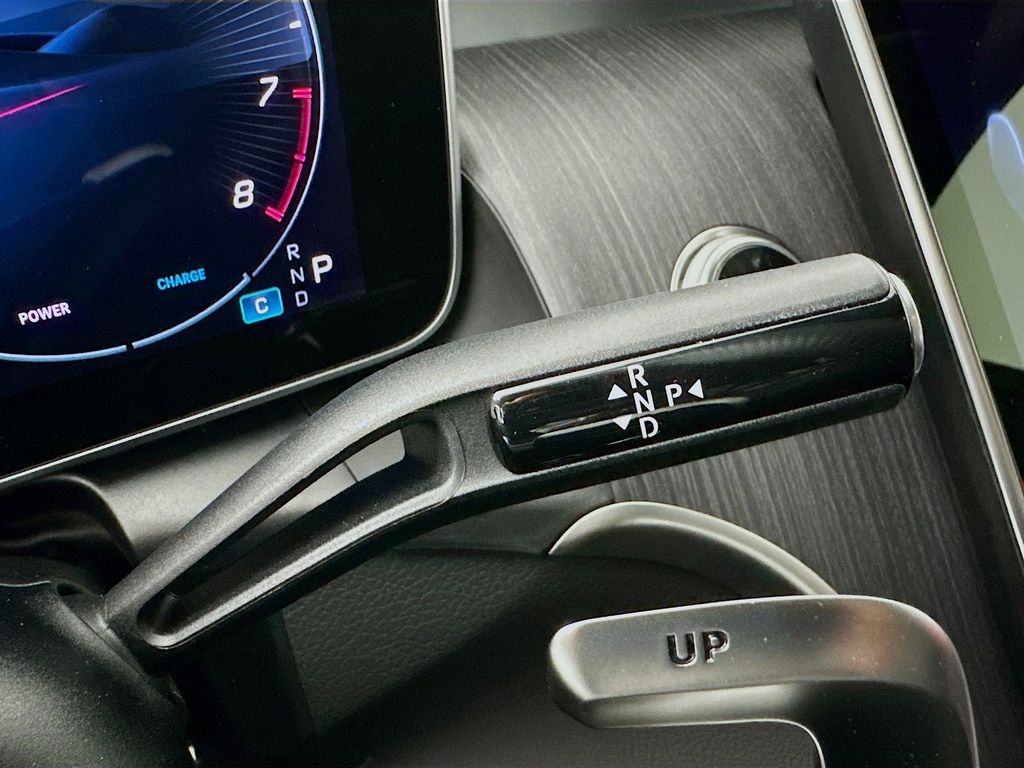 Thumbnail: 2025 Mercedes-Benz GLC - 32