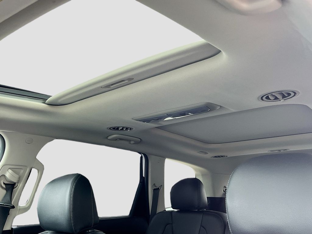 Used 2021 White Kia SX image 23