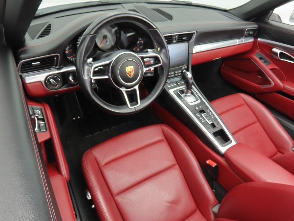 Thumbnail: 2019 Porsche 911 - 9