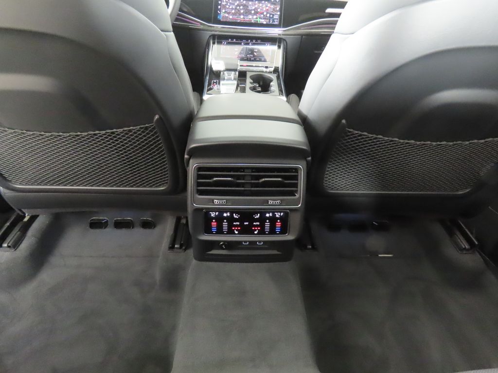 Thumbnail: 2026 Audi Q8 - 25