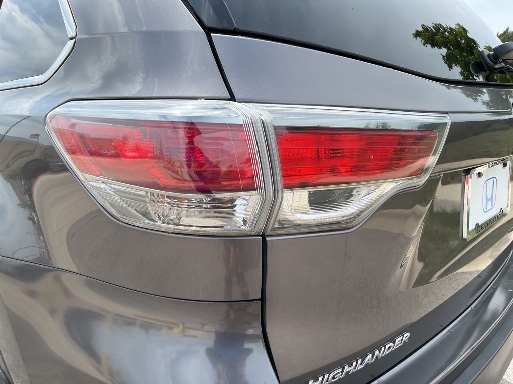 2015 Toyota Highlander  7