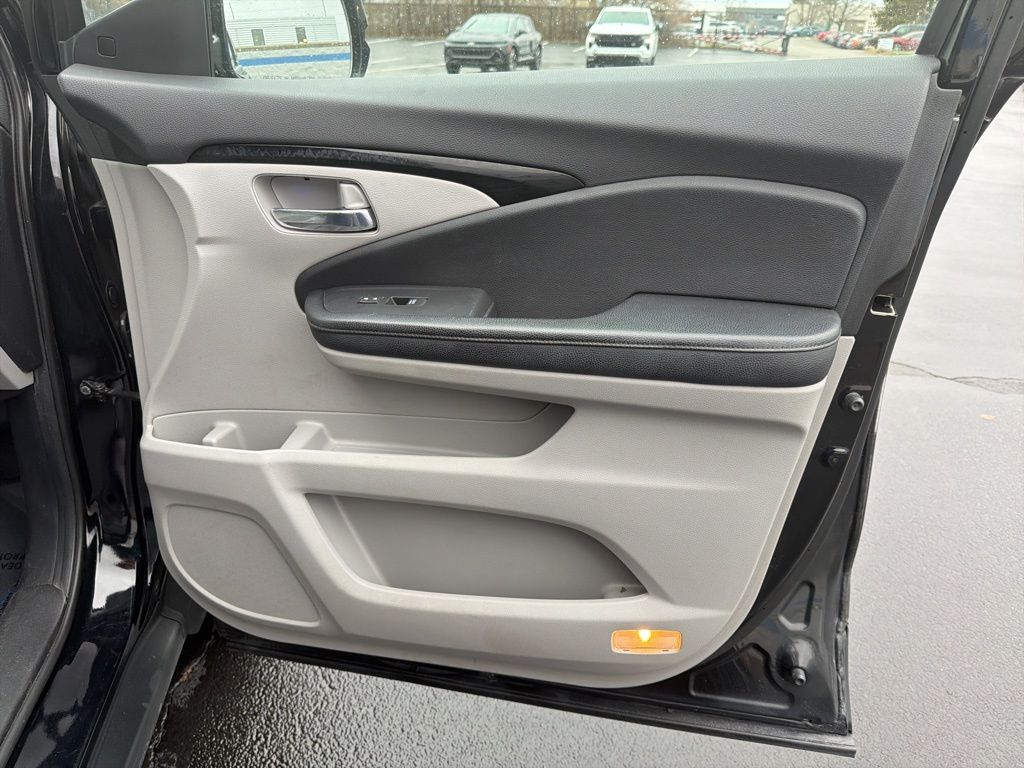 Thumbnail: 2019 Honda Pilot - 27