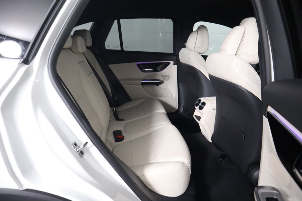 Thumbnail: 2025 Mercedes-Benz GLC - 22