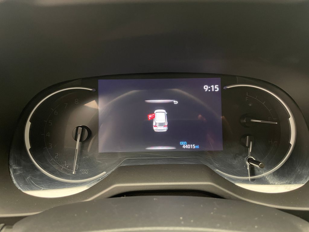 2023 Toyota RAV4 XLE 24