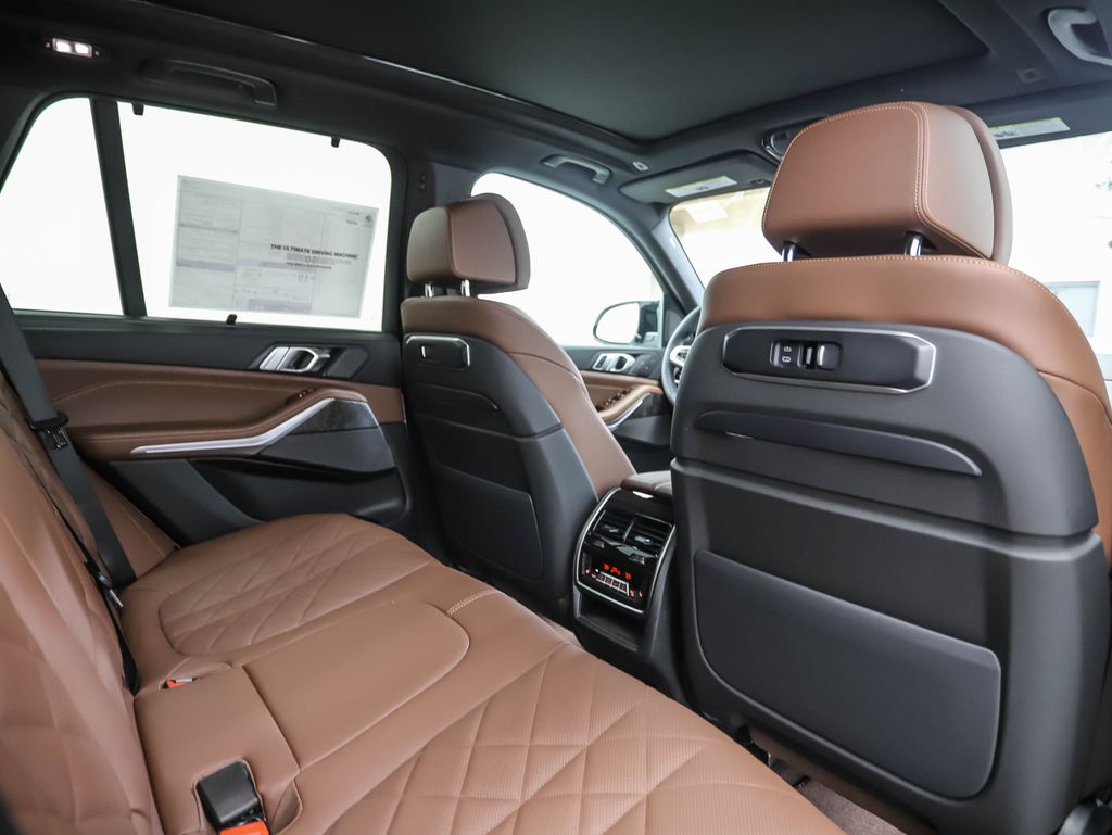 2025 BMW X5 M60i 25