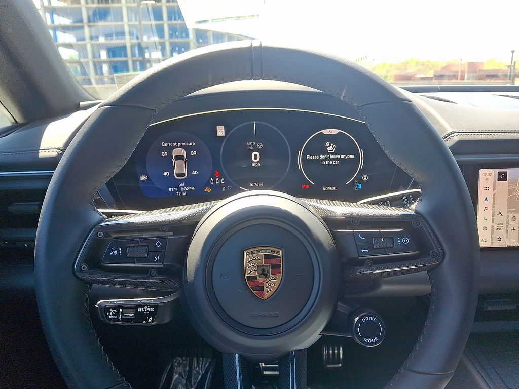 Thumbnail: 2025 Porsche Macan - 21