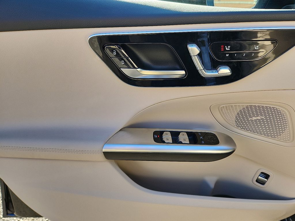 Thumbnail: 2025 Mercedes-Benz C-Class - 12