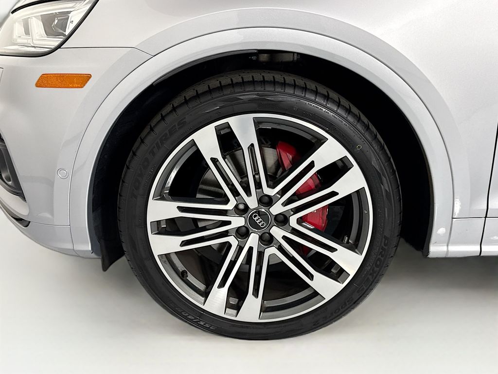 Thumbnail: 2020 Audi SQ5 - 30
