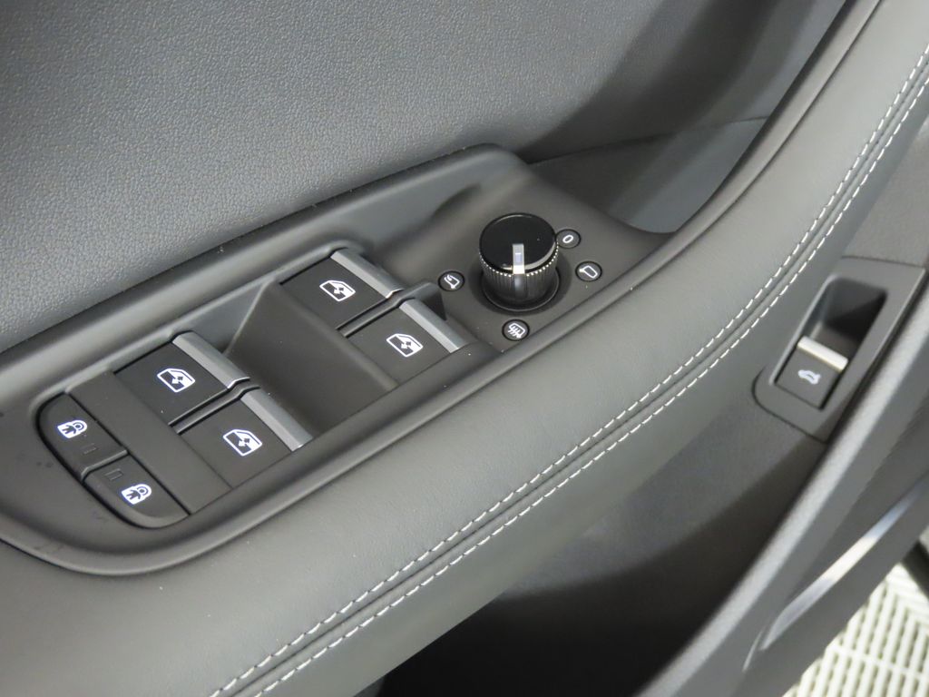 Thumbnail: 2026 Audi Q8 - 30