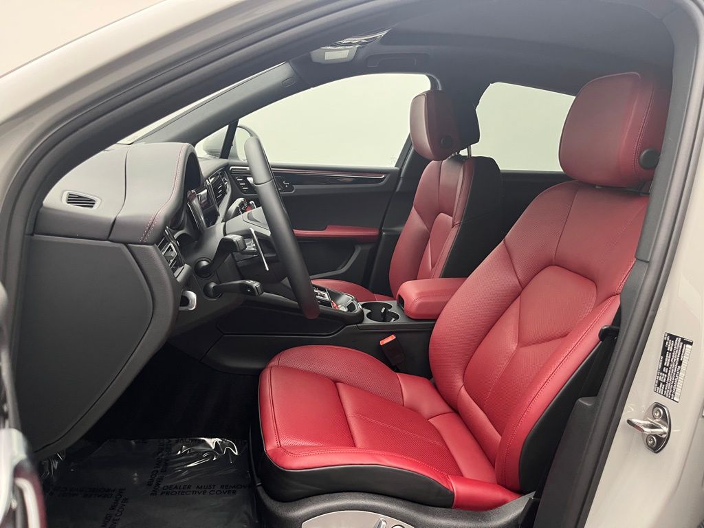 Thumbnail: 2025 Porsche Macan - 5