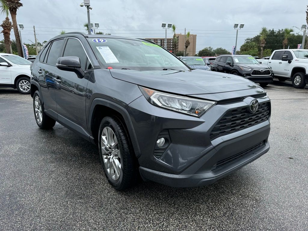 2019 Toyota RAV4 XLE Premium 10