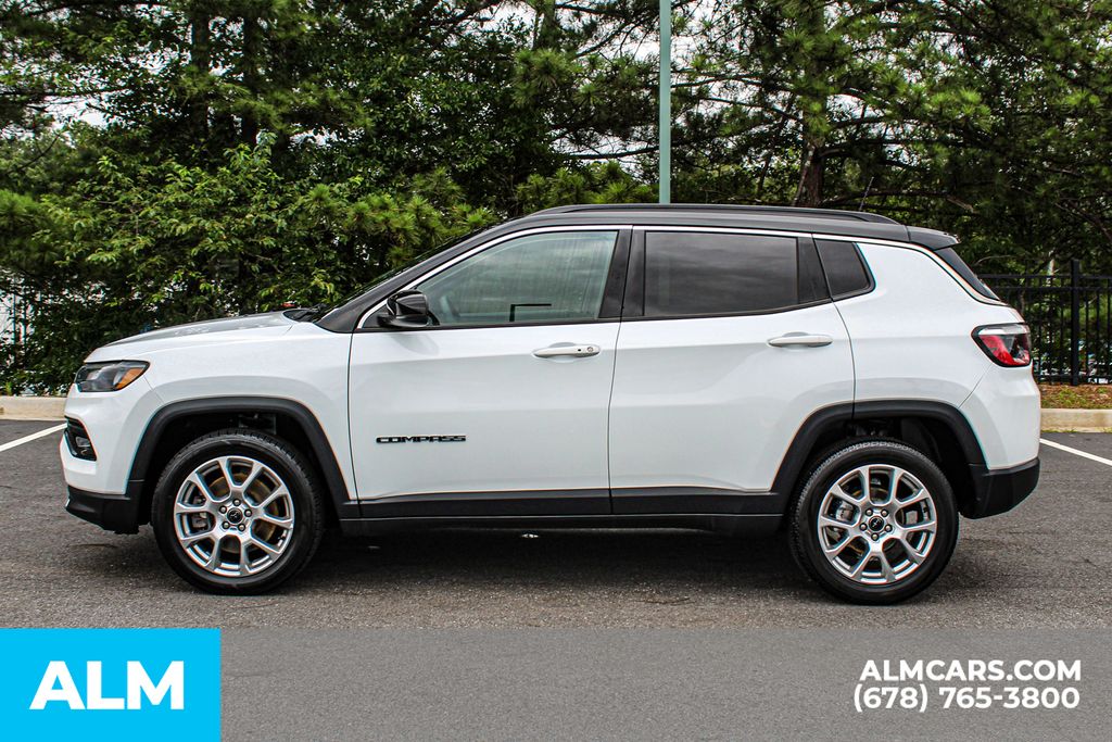 Used 2025 White Jeep Limited image 7