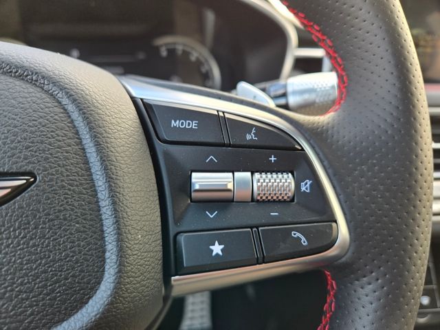 2025 Genesis G70  32
