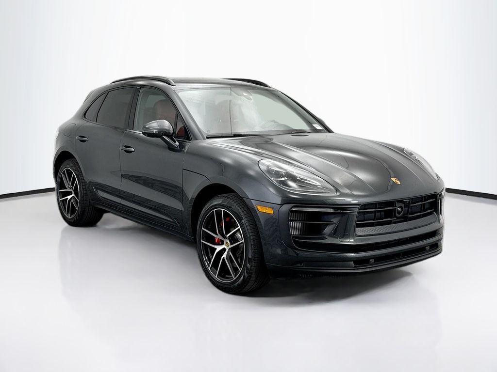 Thumbnail: 2026 Porsche Macan - 9