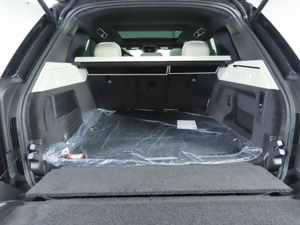 Thumbnail: 2025 Land Rover Range Rover - 30