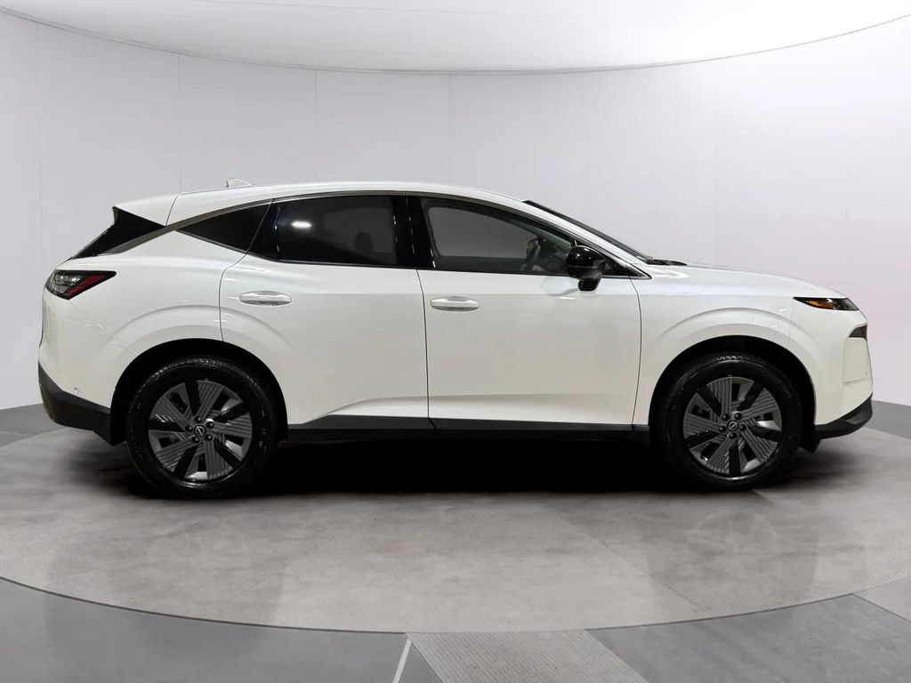 Certified Used 2025 Everest White Pearl Tricoat Nissan SL image 2