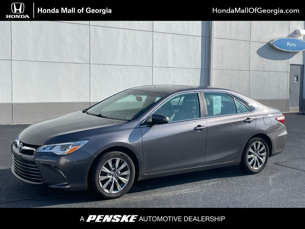 2016 Toyota Camry XLE Hero Image