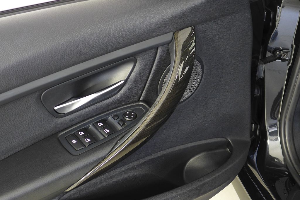 Thumbnail: 2015 BMW 3 Series - 12