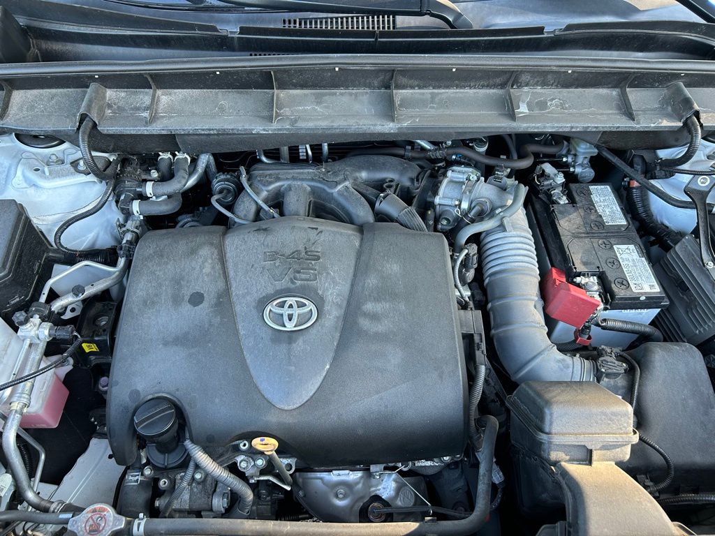 Thumbnail: 2022 Toyota Highlander - 11