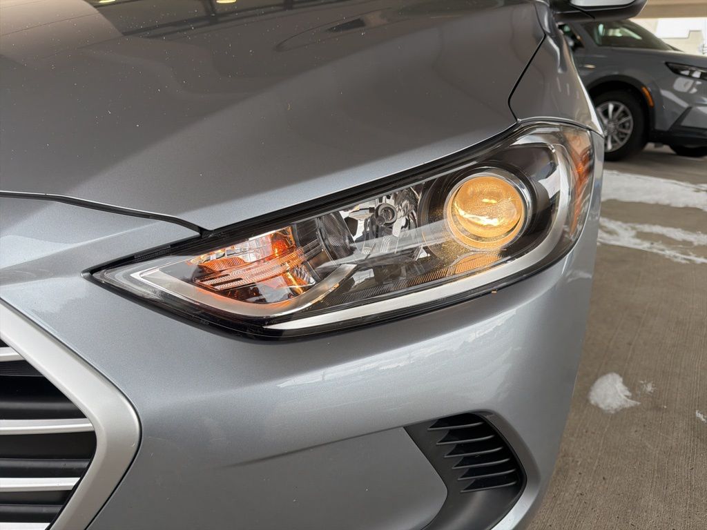 Thumbnail: 2017 Hyundai Elantra - 9