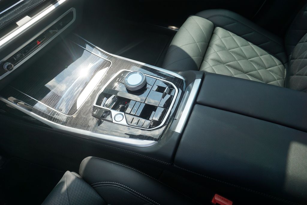 Thumbnail: 2023 BMW X7 - 21