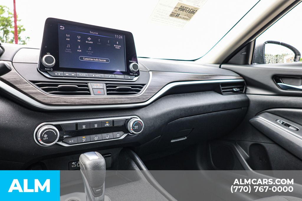 Used 2025 White Nissan 2.5 SV image 37